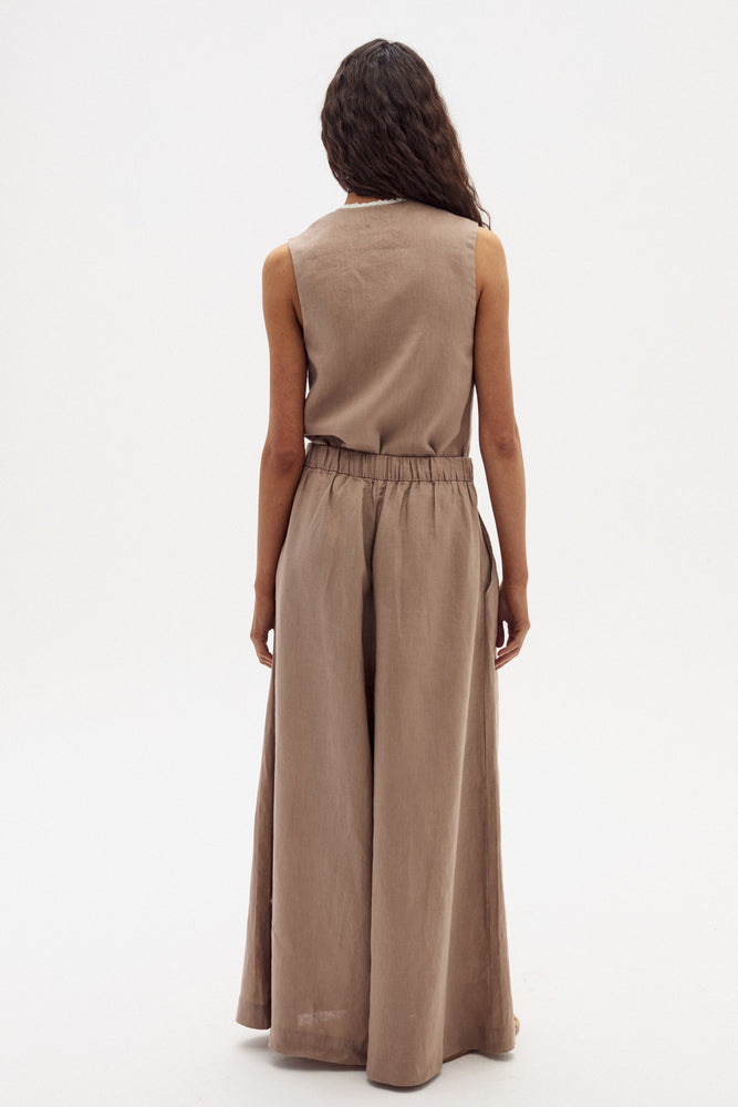 
                  
                    Pantalón Sabi en Lino - Soft Olive
                  
                