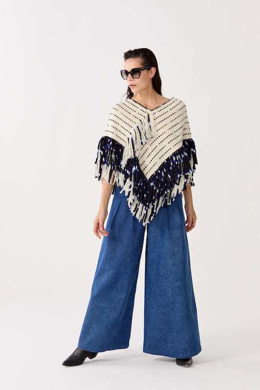 
                  
                    Poncho Fun en lana merino - Natural con Azul
                  
                