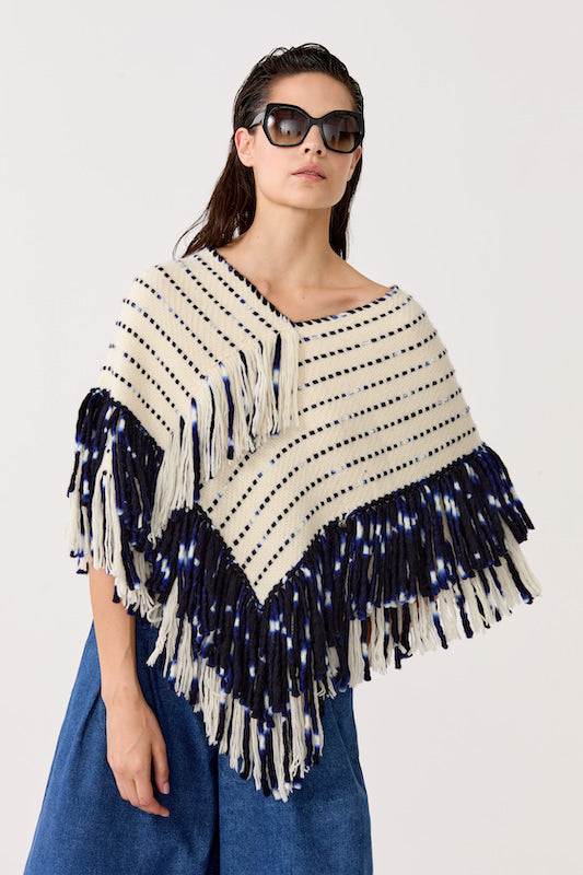 
                  
                    Poncho Fun en lana merino - Natural con Azul
                  
                