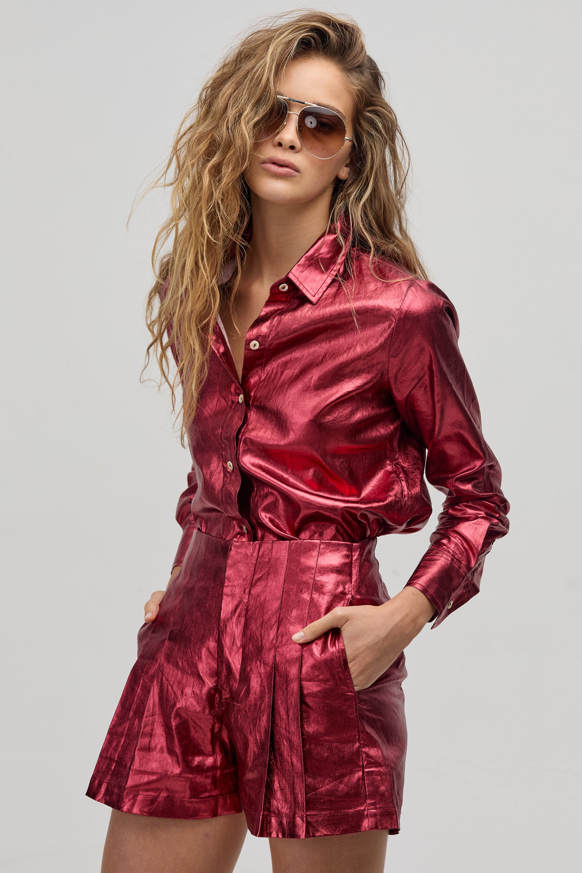 Short Frida en Lino Metalizado - Cherry