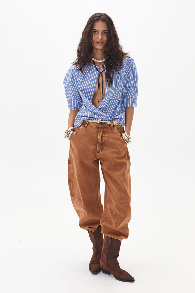 
                  
                    AMBAR, Barrel Jeans - Caramel
                  
                