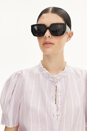 
                  
                    Camisa Scallop en Lino - Lilac Love
                  
                