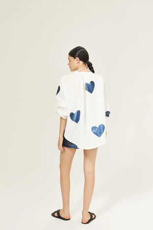 
                  
                    Camisa Cupid en Lino - Blanco con corazón Azul
                  
                