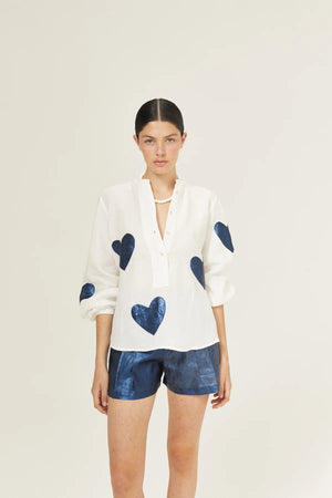 
                  
                    Camisa Cupid en Lino - Blanco con corazón Azul
                  
                