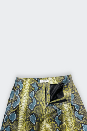 
                  
                    Short Frida en cuero de oveja - Estampado Snake Azul
                  
                