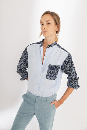 
                  
                    Camisa Luisa en Algodón - Rayas y Arabescos Azules
                  
                