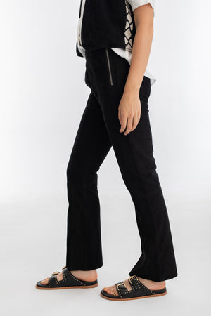 
                  
                    Pantalón Tori en Gamuza - Negro
                  
                