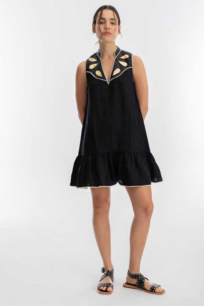 
                  
                    Vestido Far West en Lino - Negro con apliques metálicos
                  
                